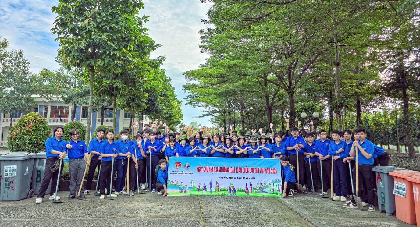 Đoàn viên thanh niên Bộ Nông nghiệp và Môi trường ra quân “Ngày chủ nhật xanh toàn quốc lần thứ VIII năm 2025 